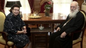 Δεν ζήτησε την παραίτηση Μενδώνη ο Αρχιεπίσκοπος Ιερώνυμος