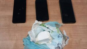 Ιωάννινα: Συνελήφθησαν τρεις, κατασχέθηκαν ποσότητα κοκαΐνης και 8.385 ευρώ