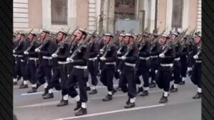 Πλεύρης για συνθήματα στην παρέλαση: «Είχαμε 25η Μαρτίου, λέγεται και μία κουβέντα παραπάνω» – Αντίδραση της Τουρκίας (βίντεο)