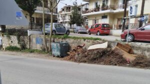 Μια χωματερή… στη διασταύρωση των οδών Σταυρακίου και Ελευθερίας