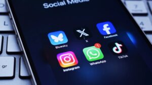 Έλεγχοι στα social media: Η ΑΑΔΕ «βλέπει» τα έσοδα από stories και διαφημίσεις των influencers