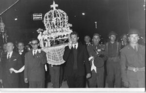Πριν 65 χρόνια ο Επιτάφιος της Μητροπόλεως Ιωαννίνων σε δυνατούς ώμους…