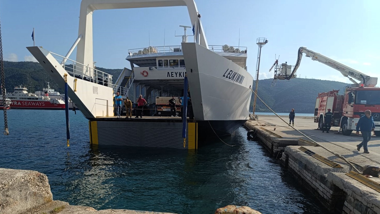 Βλάβη στο πλοίο «Λευκίμμη» – Με τη συνδρομή της Πυροσβεστικής η αποβίβαση των 26 επιβατών