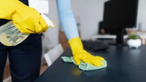 «Τοξικό κοκτέιλ» από φυτοφάρμακα στη σκόνη σπιτιών στην Ευρώπη εντόπισε έρευνα