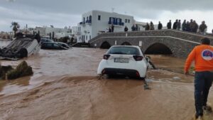 Βιβλικές καταστροφές σε Πάρο και Μύκονο (βίντεο)