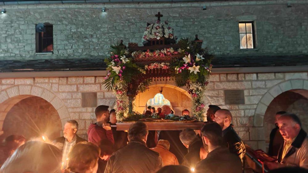 Με κατάνυξη η περιφορά του Επιταφίου στο Κεφαλόβρυσο Πωγωνίου