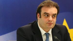 Τέσσερα μέτρα για τον παράνομο τζόγο έρχονται το φθινόπωρο – Βαρύτατες ποινές για παραβάτες και περιορισμοί στα internet café (βίντεο)