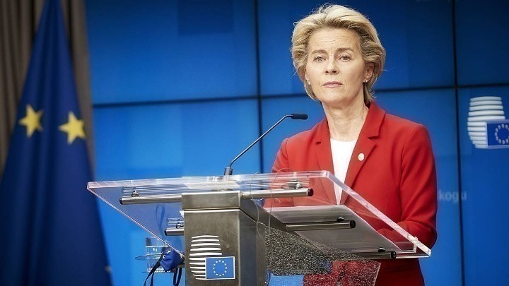 Φον ντερ Λάιεν: «Μείζον πλήγμα» στην παγκόσμια οικονομία οι τελωνειακοί δασμοί των ΗΠΑ