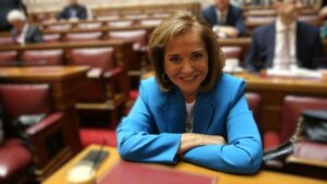 Ντόρα Μπακογιάννη: «Υγιής ο διάλογος για το επιτελικό κράτος – Αντάρτες επειδή έχουν άποψη;»