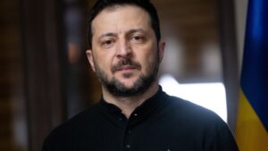 Ο Β. Ζελένσκι δεσμεύτηκε να αυξήσει την παραγωγή όπλων