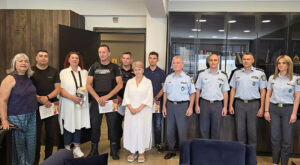 Τιμητική διάκριση σε τέσσερις αστυνομικούς των Ιωαννίνων για τη διάσωση τραυματισμένου κουταβιού