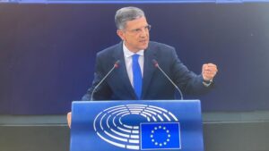 Κομισιόν: Υπόσχεση για αυστηρό νομικό πλαίσιο προστασίας των καταναλωτών από παράνομες ηλεκτρονικές πλατφόρμες
