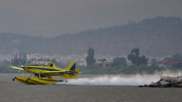 Στις σκάλες αντί για στέγη…Η ταπείνωση των Ηπειρωτών Πυροσβεστών στην Κορινθία