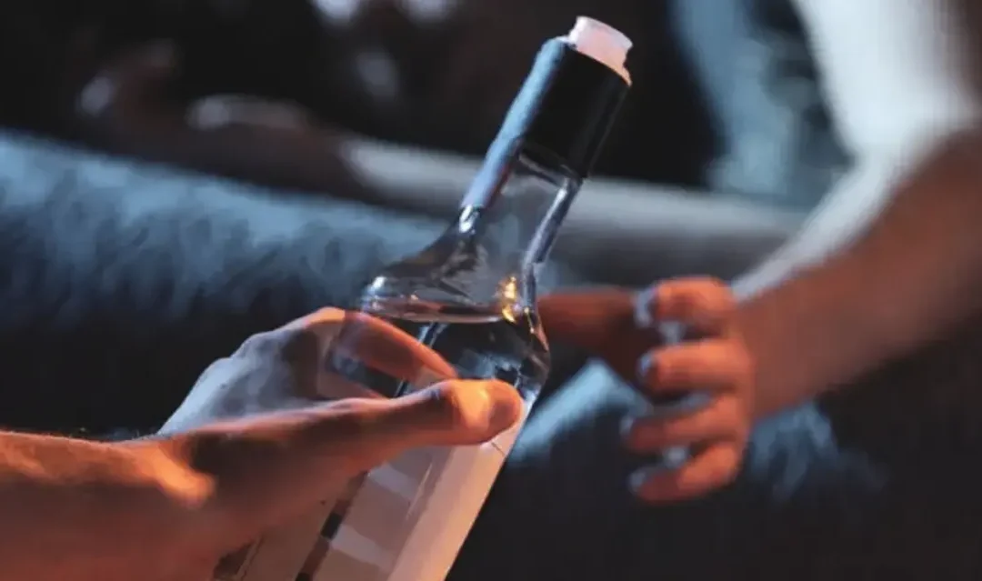 Νέο πλαίσιο για την προστασία ανηλίκων: Ψηφιακά εργαλεία, αυστηροί έλεγχοι και μηδενική ανοχή στην πώληση καπνού και αλκοόλ (βίντεο)