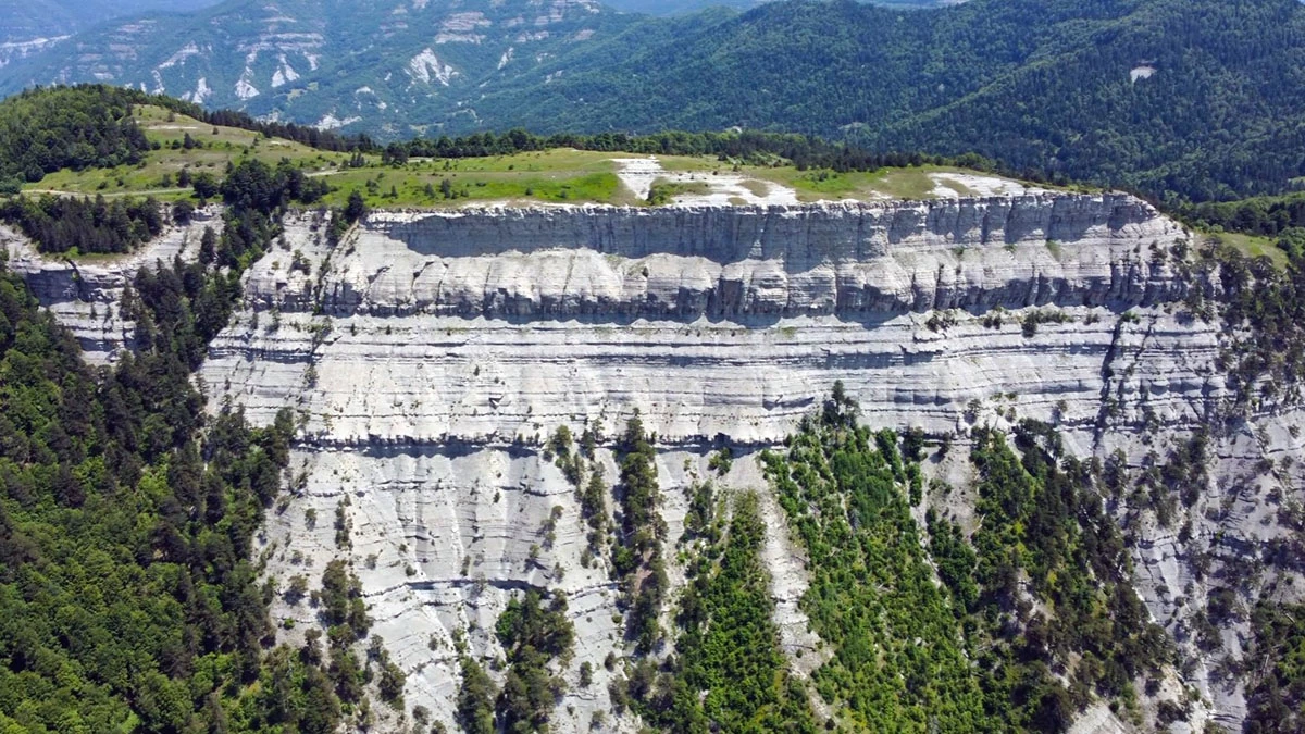 Σορός άνδρα εντοπίστηκε στη χαράδρα του Χάρου στον Γράμμο – Μυστήριο καλύπτει το συμβάν