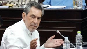 “Αυτονόητη” η παραίτηση Χρυσοστόμου – Δριμεία επίθεση για τη διαχείριση των ογκωδών