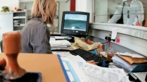 Σε διαβούλευση το νομοσχέδιο με 14 αλλαγές για τη μείωση της γραφειοκρατίας