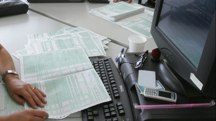 Ελαφρύτερα εκκαθαριστικά για 477.000 φορολογούμενους με τα νέα τεκμήρια