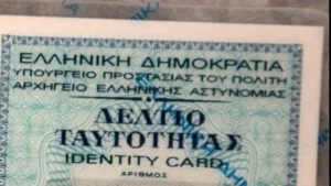 Τέλος εποχής για τις «μπλε» ταυτότητες: Τι αλλάζει από το καλοκαίρι και τι πρέπει να κάνετε τώρα