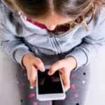 Κομισιόν: Καθόλου οθόνες έως τα δύο έτη – Οι νέες συστάσεις για παιδιά και social media