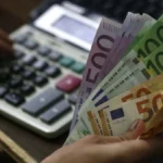 Ακατάσχετο όριο: Τι αλλάζει για οφειλέτες σε ΑΑΔΕ, ΕΦΚΑ και τράπεζες (video)