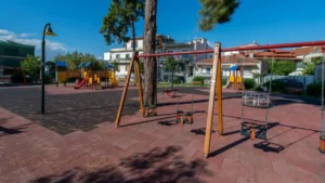 Άρτα: Εργασίες συντήρησης στην παιδική χαρά πλατείας Σκουφά