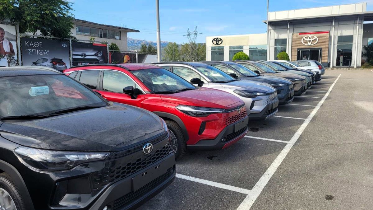 Ετοιμοπαράδοτα Corolla Cross στην Toyota Podas από 30.970€