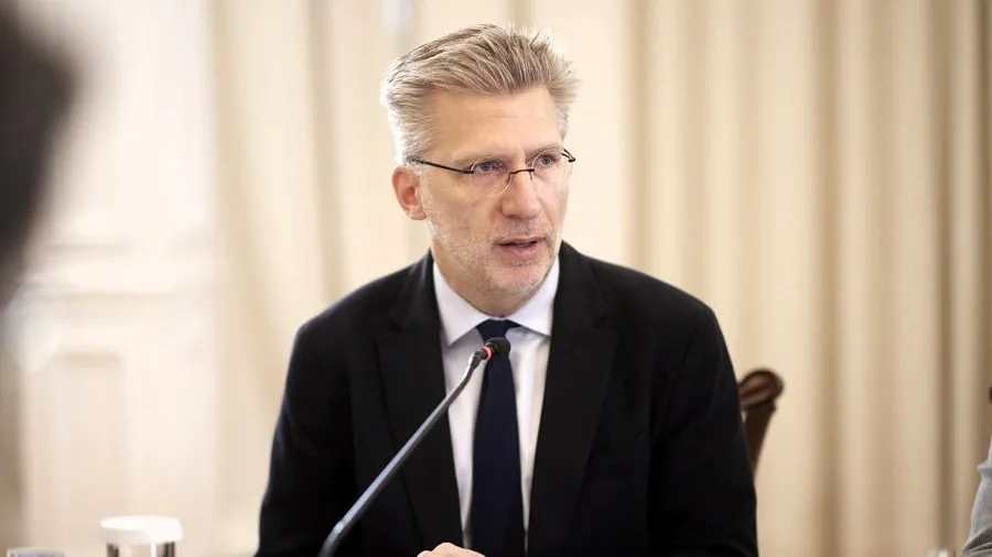 Άκ. Σκέρτσος: Είναι η Ελλάδα μια αφιλόξενη χώρα για τους νέους;