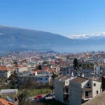«Κόκκινα» ακίνητα: Πώς οι ευάλωτοι οφειλέτες θα μένουν στα σπίτια τους πληρώνοντας ενοίκιο (βίντεο)