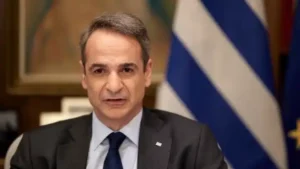 Αν η οικονομία συνεχίσει την υπεραπόδοση, η κυβέρνηση μπορεί να ανακοινώσει νέα μέτρα, γράφει το Bloomberg