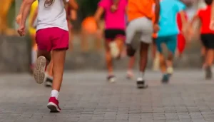Υπόθεση κακοποίησης 2χρονου συγκλονίζει τον Αυλώνα – Στη Δικαιοσύνη ιδιοκτήτης και σύζυγος (video)