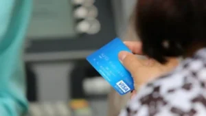Ηλεκτρονικό Εμπόριο: Πώς προτιμούν να πληρώνουν οι Έλληνες και γιατί – Το κριτήριο που δείχνει νέα έρευνα