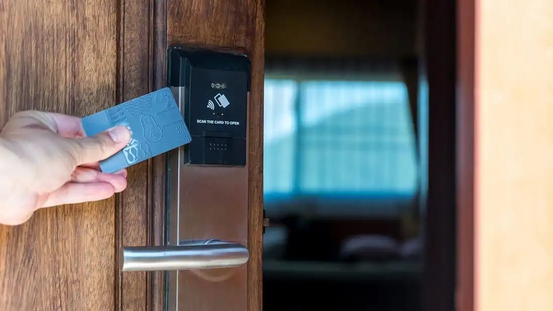 ΙΝΣΕΤΕ: Η υπερ-φορολόγηση πλήγμα στη ανταγωνιστικότητα των ελληνικών τουριστικών επιχειρήσεων