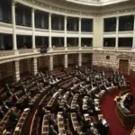 Έντονη αντιπαράθεση στη Βουλή για την κόρη του εργάτη που σκοτώθηκε στα Ιωάννινα λίγες ημέρες πριν τις Πανελλαδικές