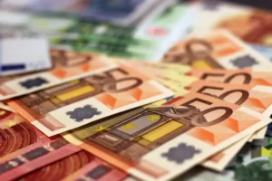 Κεραμέως: Νέα αύξηση κατώτατου μισθού την 1η Απριλίου – Τον Φεβρουάριο το νομοσχέδιο για τις συλλογικές συμβάσεις (βίντεο)