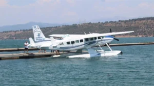 Πρώτη προσθαλάσσωση υδροπλάνου στο λιμάνι Κυλλήνης μετά από πτήση από τα Μέγαρα (video)