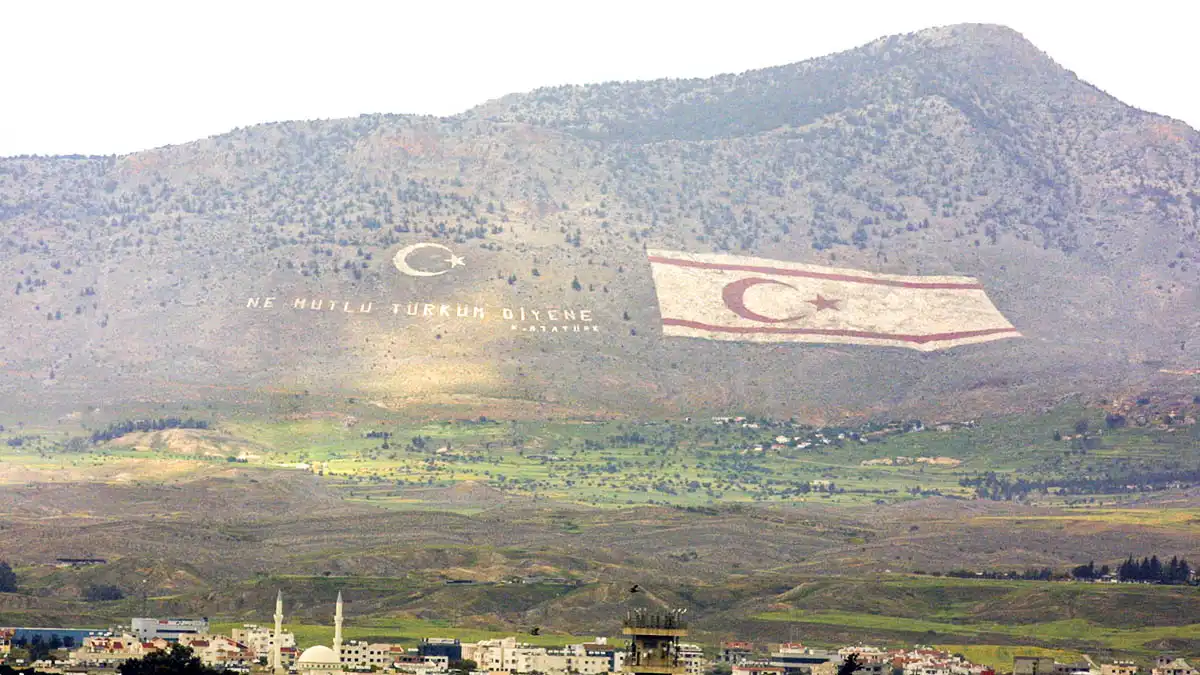 Κύπρος: Νέα τουρκική πρόκληση στην Πύλα – «Αστυνομικοί» του ψευδοκράτους και άρματα στη νεκρή ζώνη