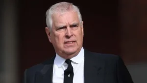 Ο πρίγκιπας Άντριου αποποιείται τον τίτλο του Δούκα του Γιορκ εν μέσω σκανδάλων