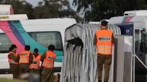 Απελευθερώθηκαν οι πρώτοι 7 Ισραηλινοί όμηροι – Απελευθερώνονται και 1.966 Πάλαιστίνιοι φυλακισμένοι (βίντεο)