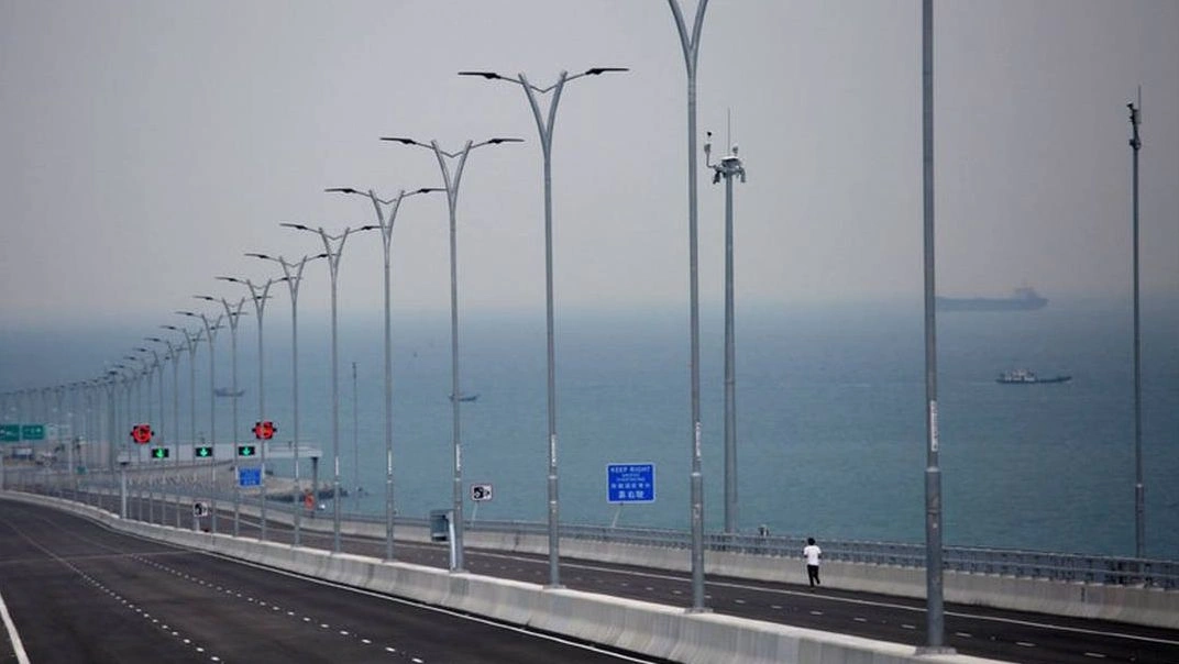 Συγκλονιστικό βίντεο από την κατάρρευση πρόσφατα εγκαινιασμένης γέφυρας στην Κίνα