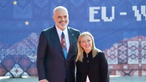 Μελόνι – Ράμα: Στο τραπέζι 16 νέες συμφωνίες εν μέσω αντιδράσεων για το μεταναστευτικό