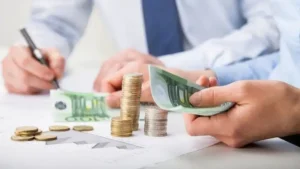 Ιδιωτικό χρέος: Τρεις ρυθμίσεις «ανάσα» για ληξιπρόθεσμα χρέη, εξωδικαστικό μηχανισμό και ακατάσχετους λογαριασμούς