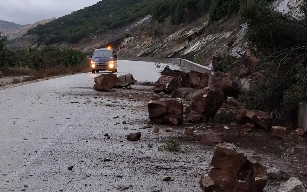 Κλειστός ο δρόμος προς Ματσούκι λόγω κατάπτωσης (βίντεο)