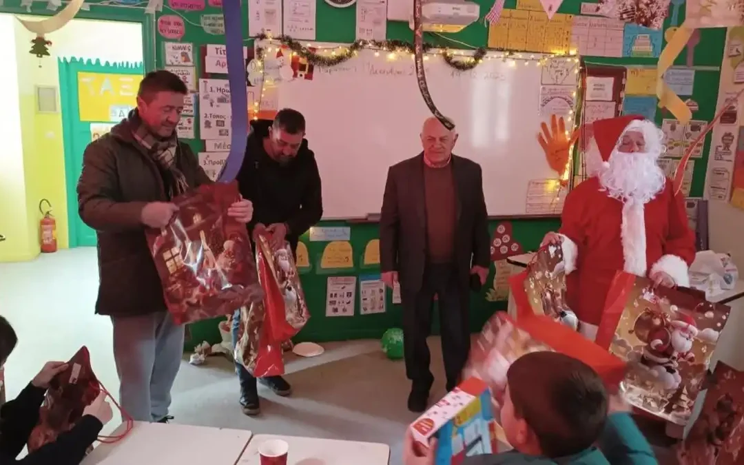 Χριστουγεννιάτικη έκπληξη από τον Δήμο Κόνιτσας στα παιδιά όλων των σχολικών μονάδων της Πρωτοβάθμιας Εκπαίδευσης