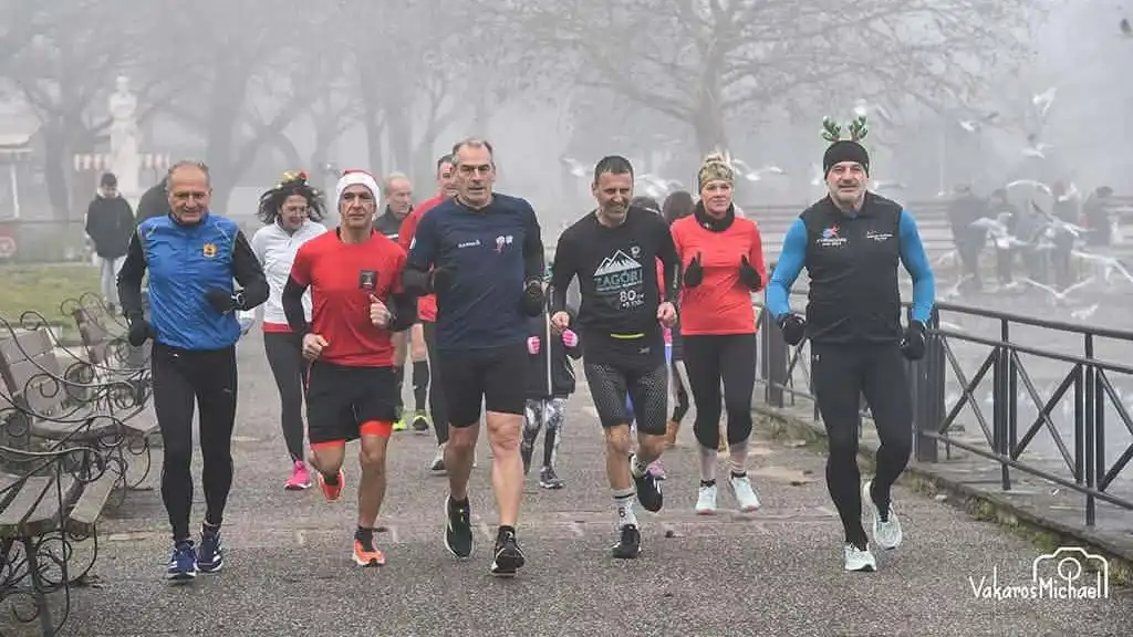 Πρωτοχρονιάτικη προπόνηση από τον Σύλλογο Δρομέων Ιωαννίνων στην Πλατεία Μαβίλη