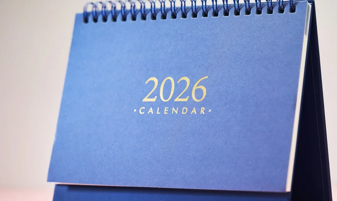 Όλες οι αργίες του 2026: Τα τριήμερα της νέας χρονιάς