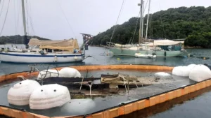 Σύβοτα: Ανέλκυση ναυαγίου με συνεργασία Περιφέρειας Ηπείρου και Λιμεναρχείου