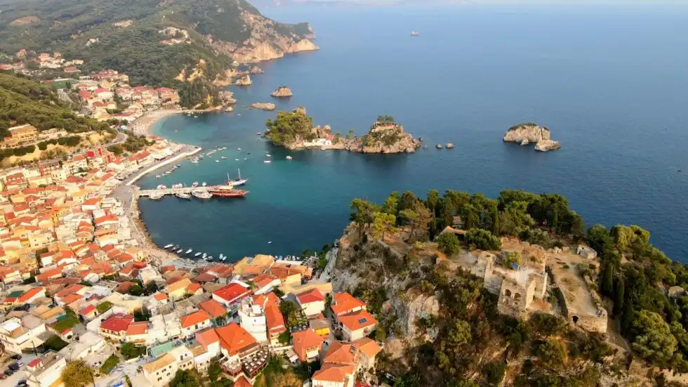 Πάργα 1974: Σπάνιο φιλμ δείχνει το λιμάνι και το κάστρο της εποχής