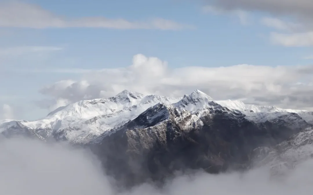 Πίνδος: Το λευκό τοπίο στα Τζουμέρκα μαγεύει εκδρομείς