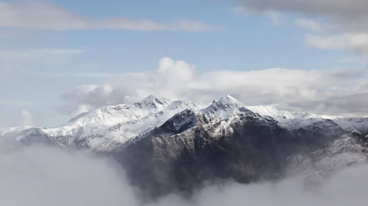 Πίνδος: Το λευκό τοπίο στα Τζουμέρκα μαγεύει εκδρομείς
